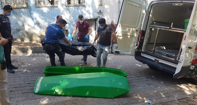 Husumetli 3 kişi arasında çıkan kavgada kan aktı: 1 ölü, 1 yaralı